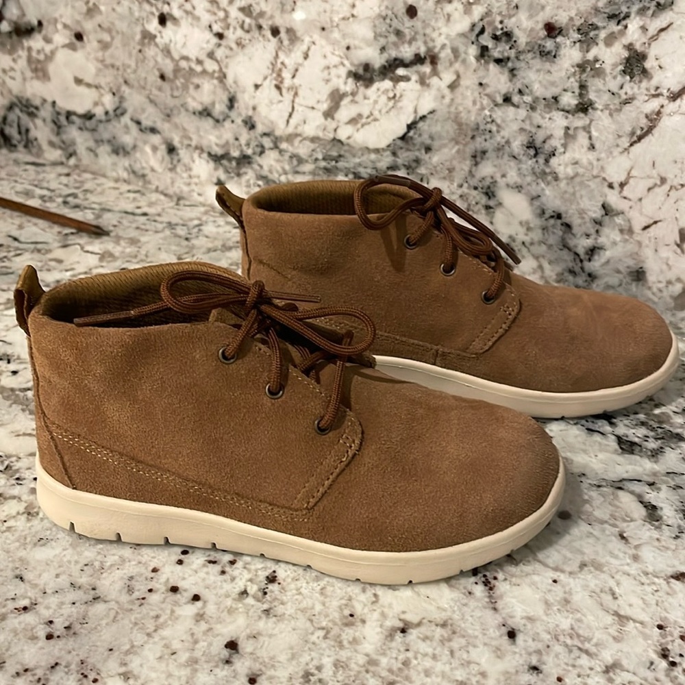 UGG Treadlite kid boots size 12-12.5